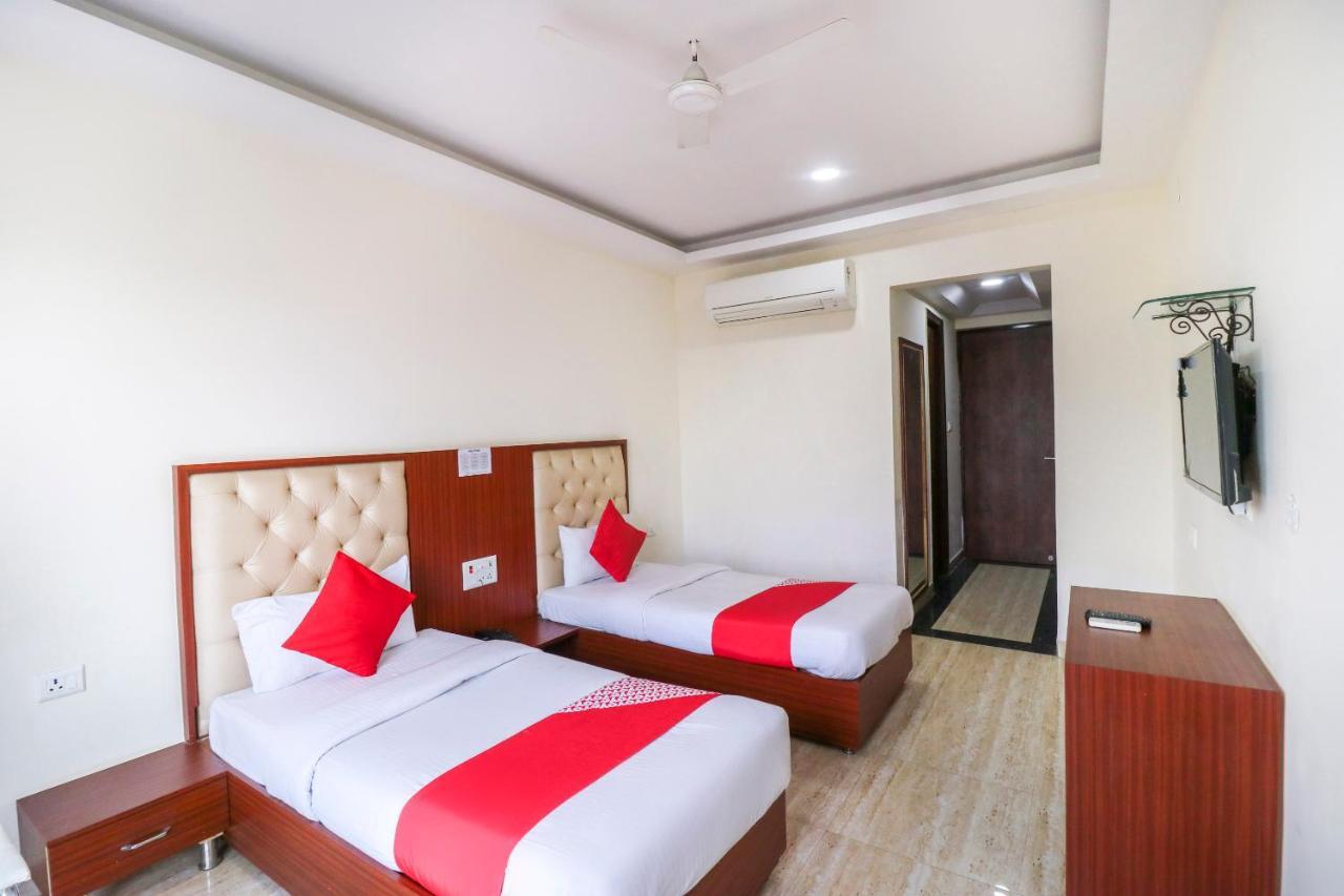 Oyo Flagship 69860 Mastana Palace Hotel Varanasi Exterior foto