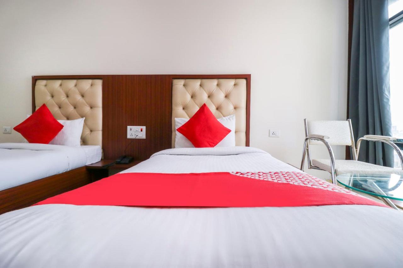 Oyo Flagship 69860 Mastana Palace Hotel Varanasi Exterior foto