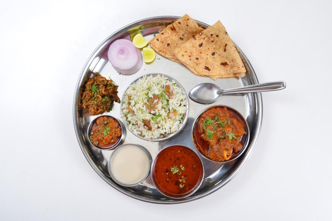 Oyo Flagship 69860 Mastana Palace Hotel Varanasi Exterior foto