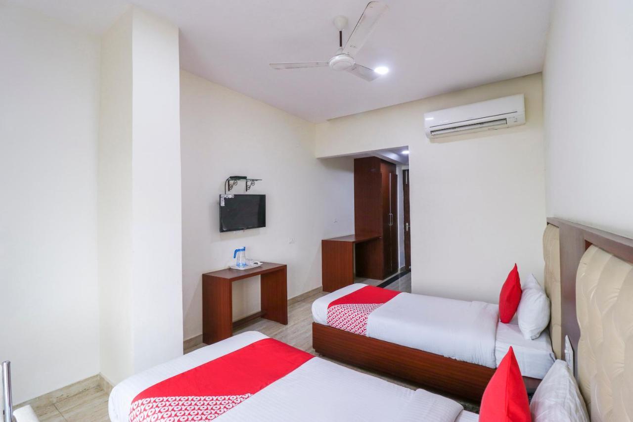 Oyo Flagship 69860 Mastana Palace Hotel Varanasi Exterior foto