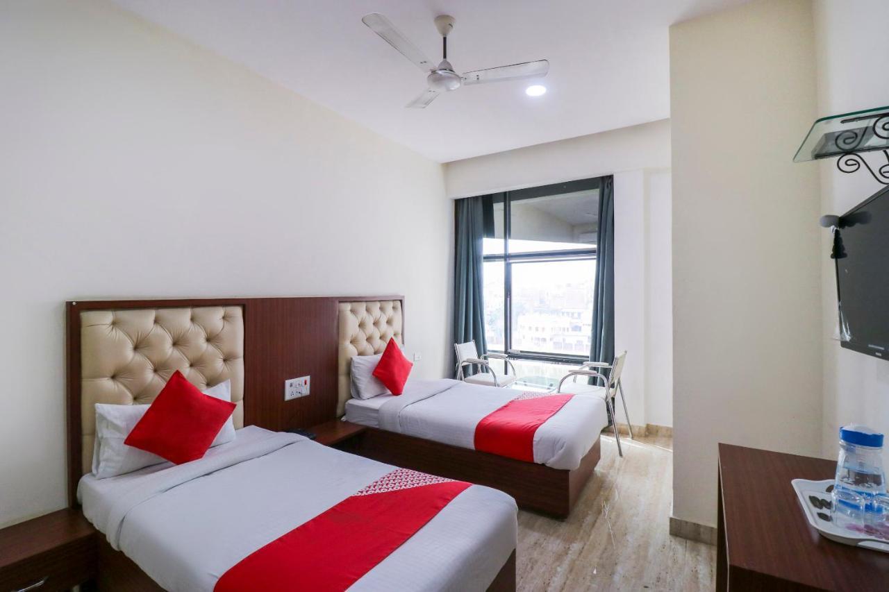 Oyo Flagship 69860 Mastana Palace Hotel Varanasi Exterior foto