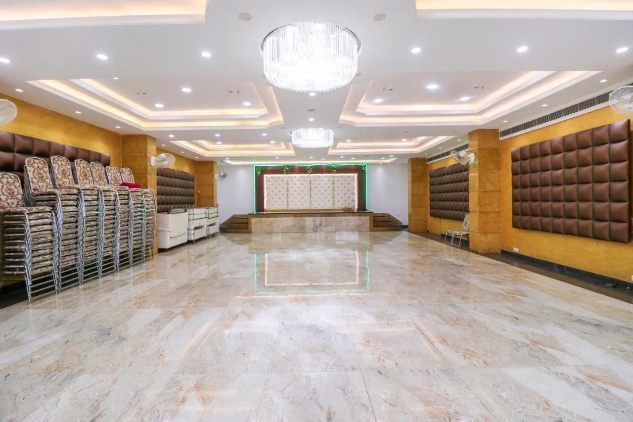 Oyo Flagship 69860 Mastana Palace Hotel Varanasi Exterior foto