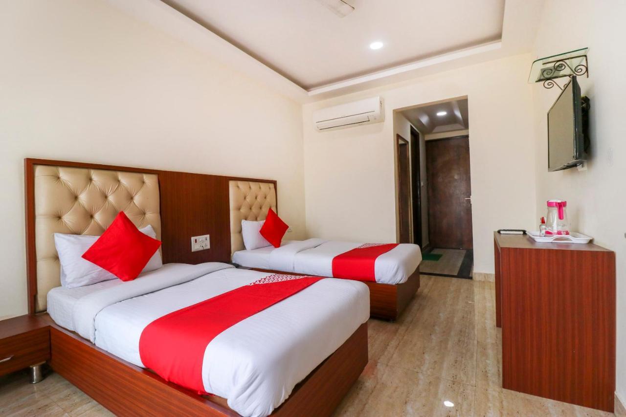 Oyo Flagship 69860 Mastana Palace Hotel Varanasi Exterior foto